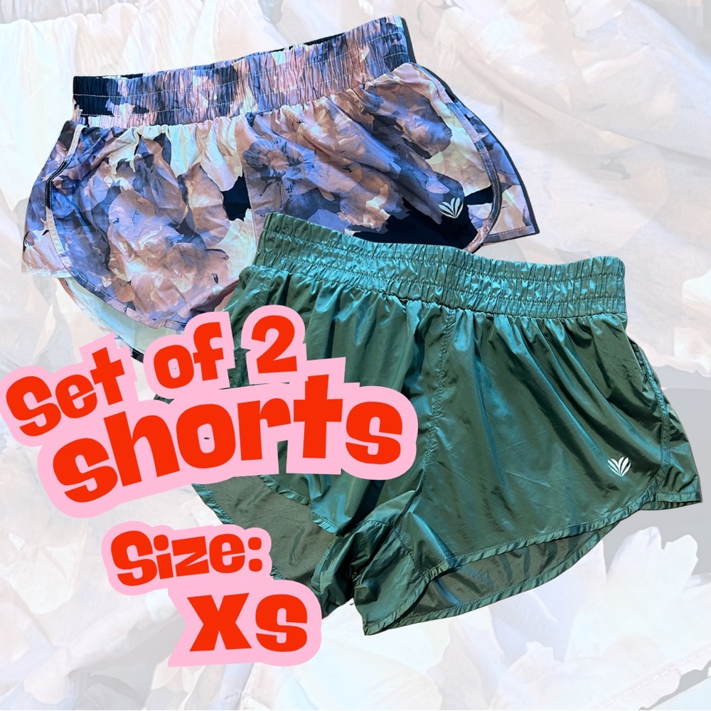 💕 Forever 21 Shorts Set - Floral & Green -
Size XS